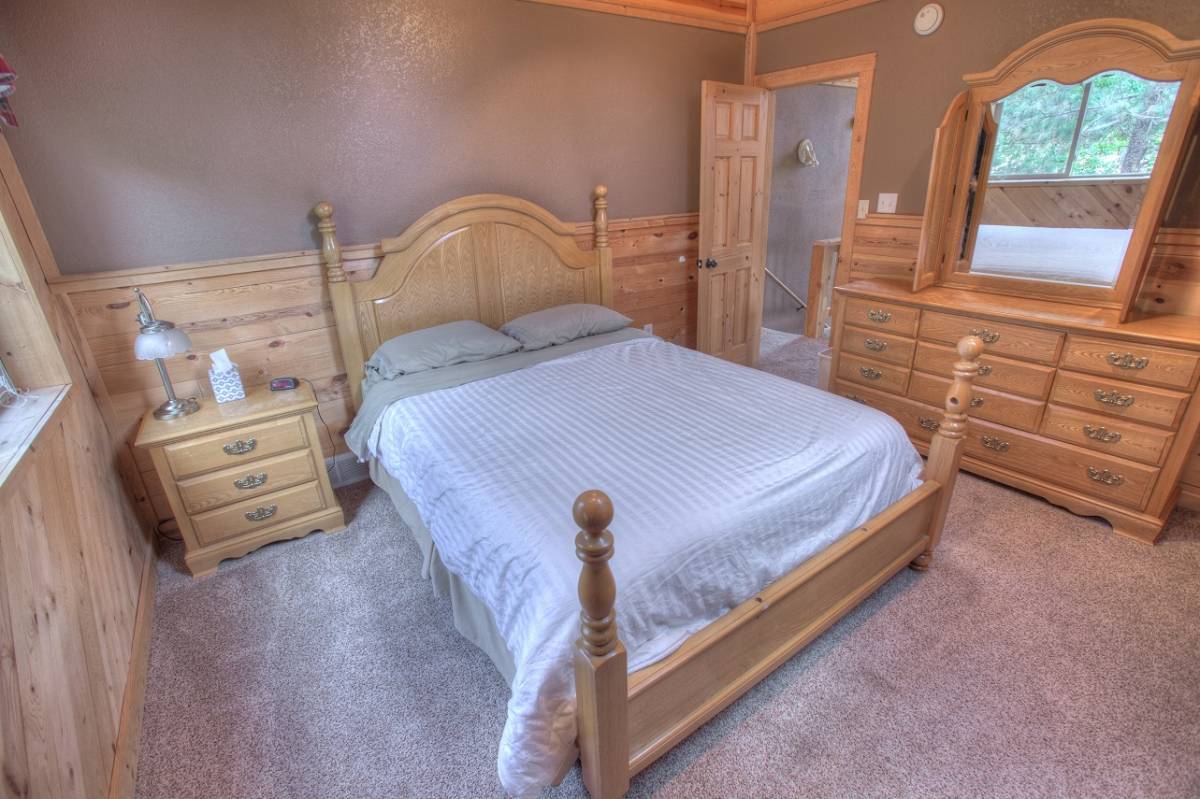 Buffalo Trail Lodge Bedroom 3