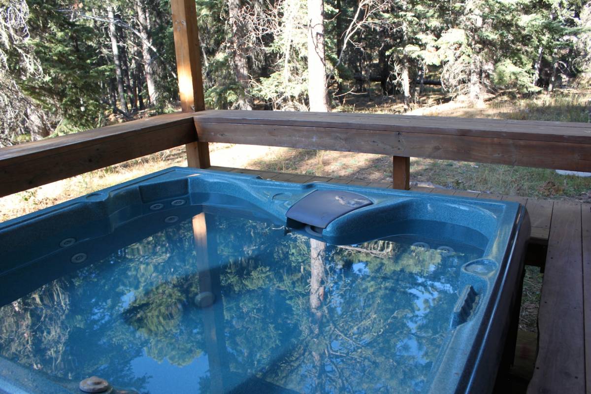 Red Antelope Lodge Hot Tub