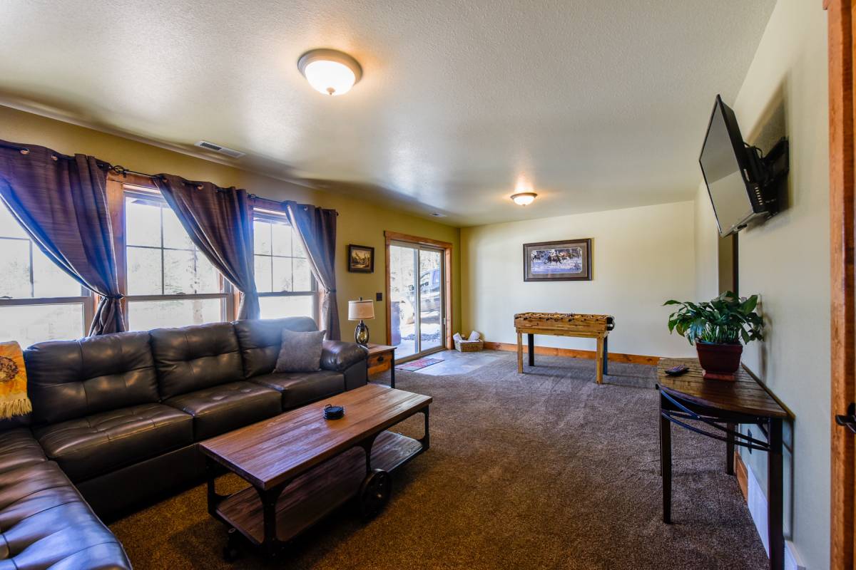 Twin Aspen Lodge Lower Level Family Room/Game Room