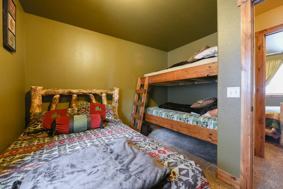 Buffalo Trail Cabin Lower Level Bedroom 1