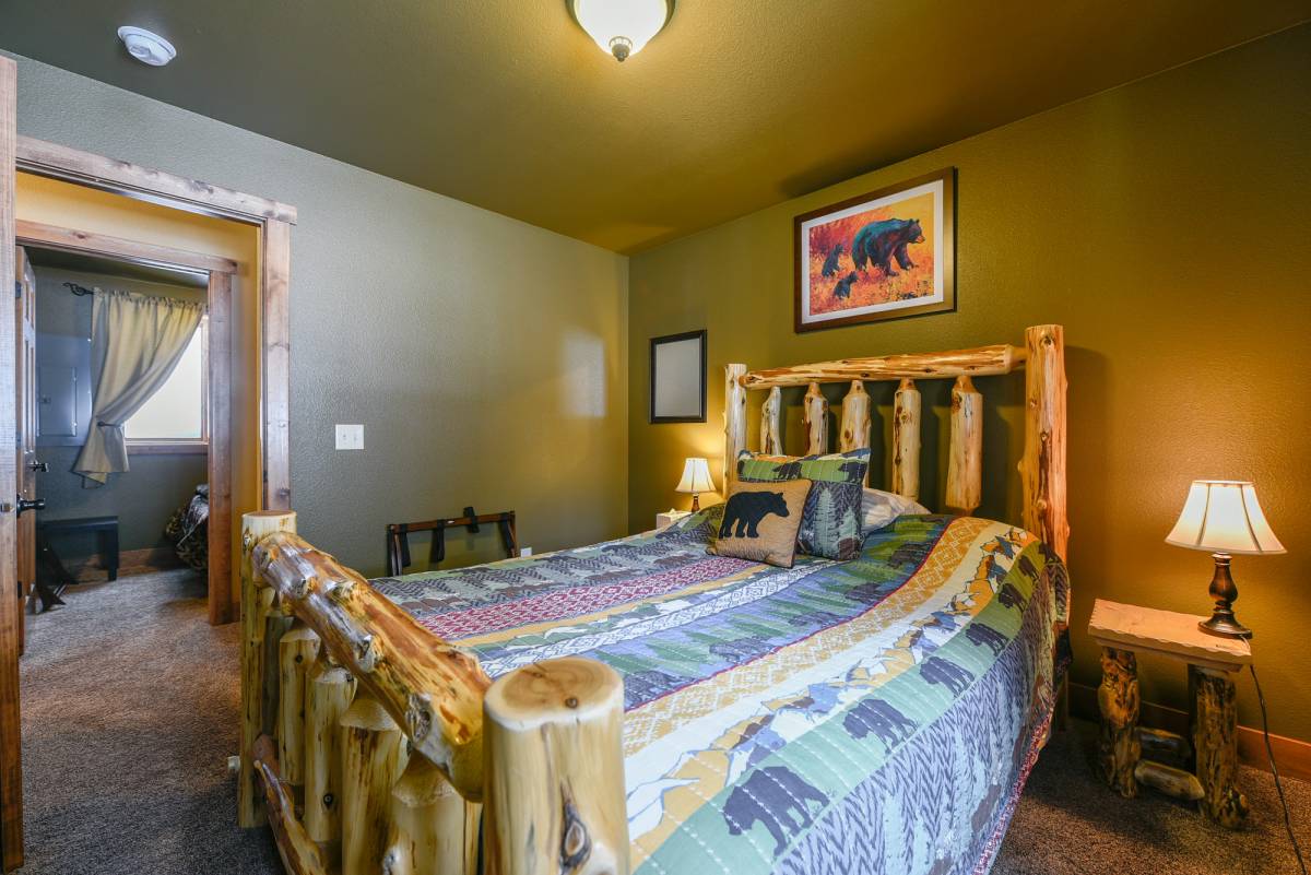 Buffalo Trail Cabin Lower Level Bedroom 2