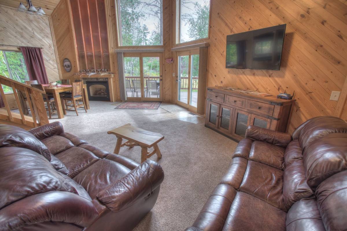 Buffalo Trail Lodge Main Floor Living Room