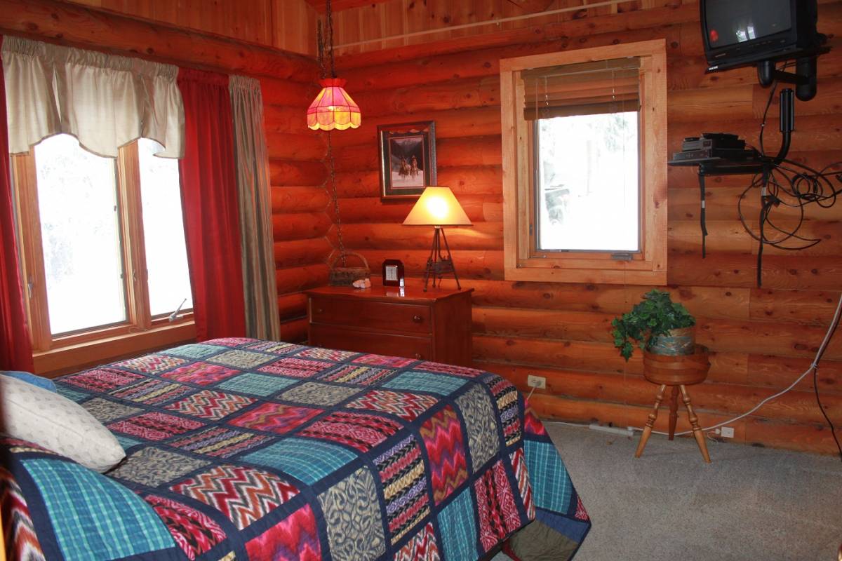 Deer Pass Lodge Bedroom 1