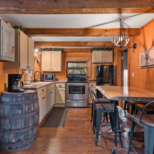 Circle J Lodge