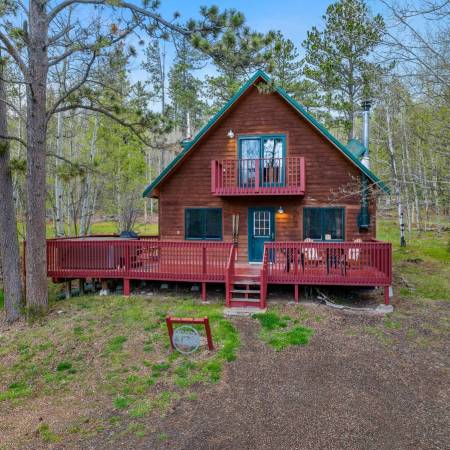 Sparrow & Pine Lodge