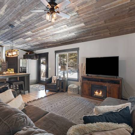 Buckskin Lodge